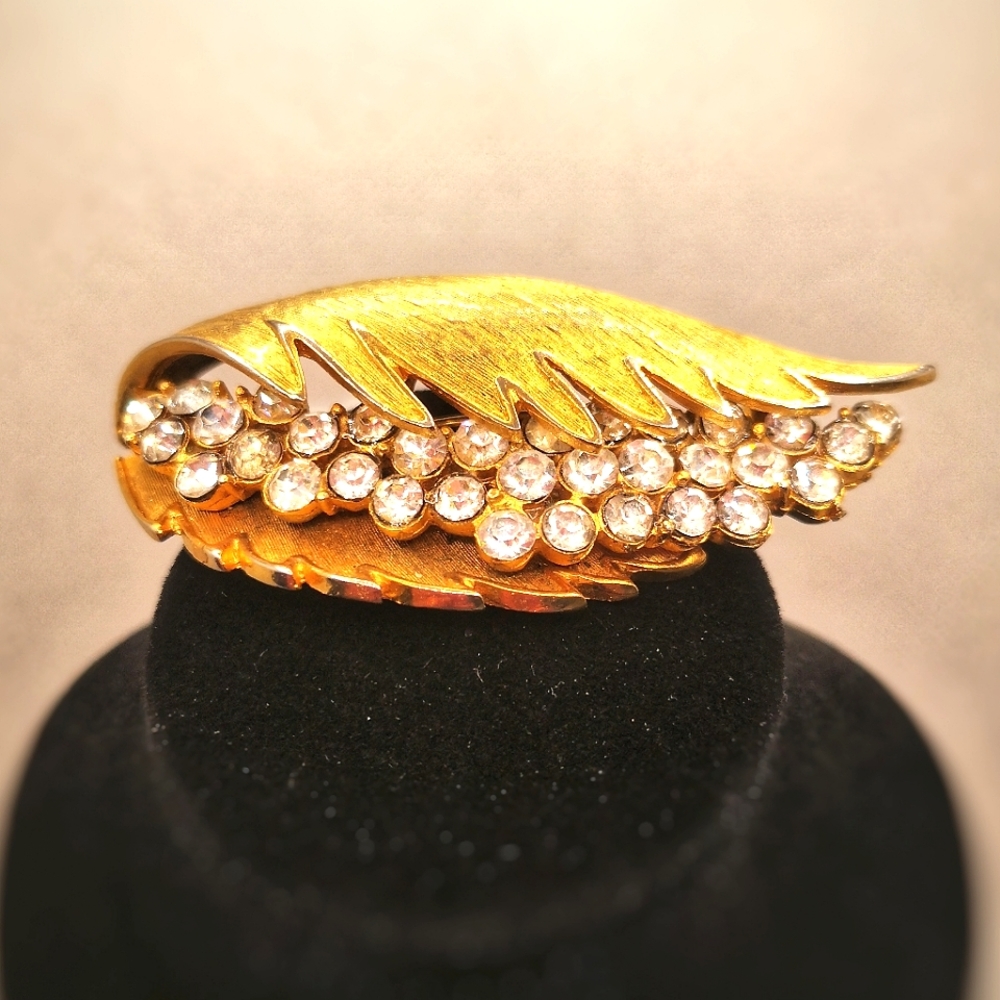 Vintage 1960's Corocraft leaf brooch with rhinestones